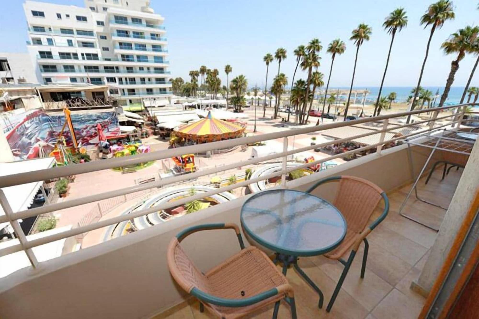 Les Palmiers Beach Boutique Hotel & Luxury Apartments Larnaca Luaran gambar